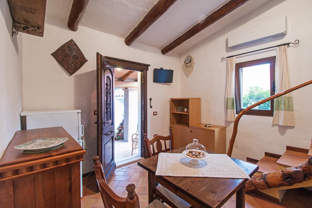 Casa Vacanze San Pantaleo Villa ภายนอก รูปภาพ